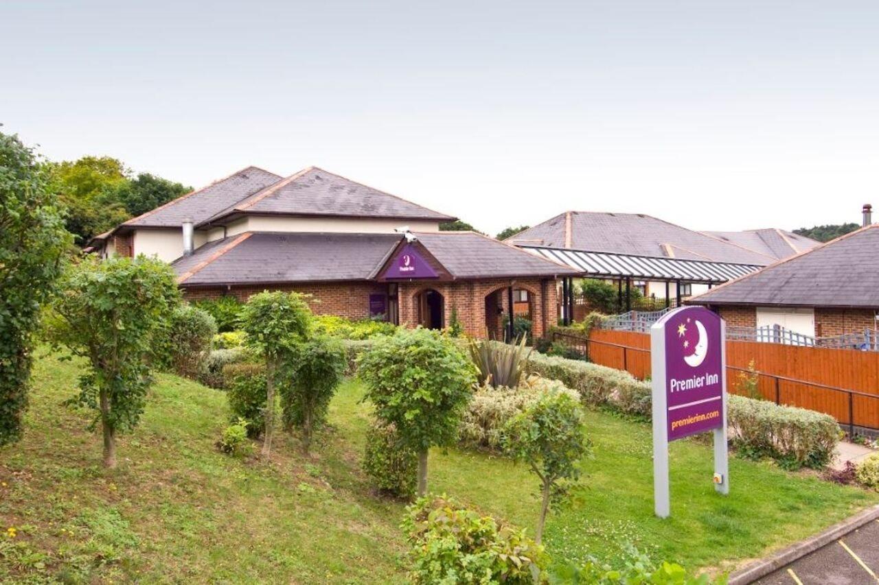 Premier Inn High Wycombe/Beaconsfield Exteriör bild