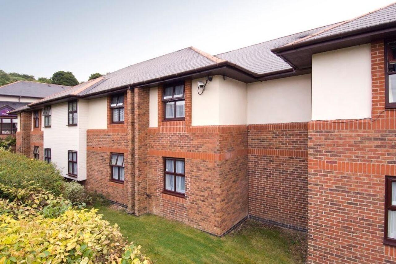 Premier Inn High Wycombe/Beaconsfield Exteriör bild