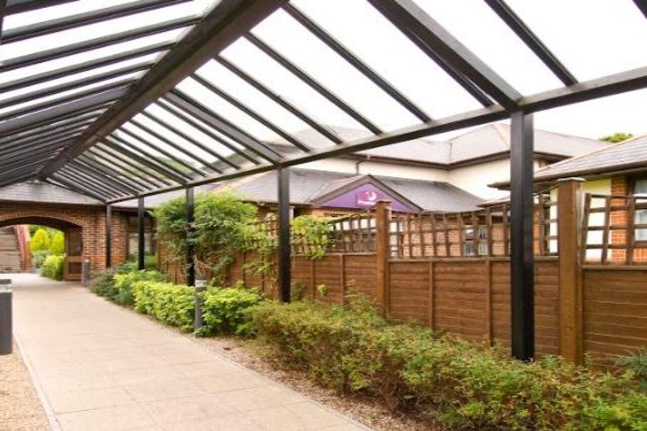 Premier Inn High Wycombe/Beaconsfield Exteriör bild