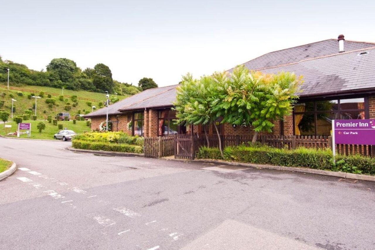 Premier Inn High Wycombe/Beaconsfield Exteriör bild