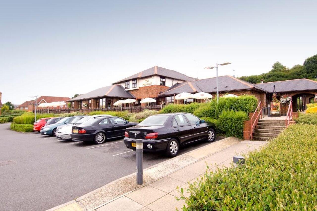 Premier Inn High Wycombe/Beaconsfield Exteriör bild