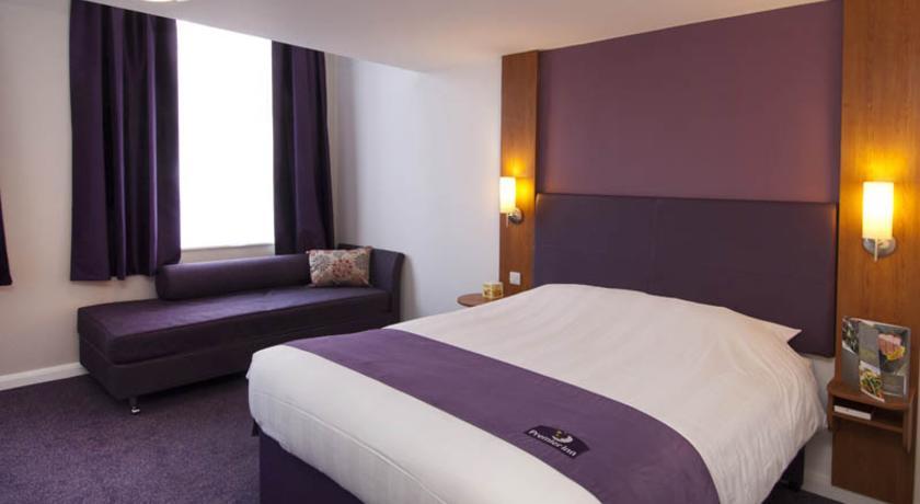 Premier Inn High Wycombe/Beaconsfield Exteriör bild