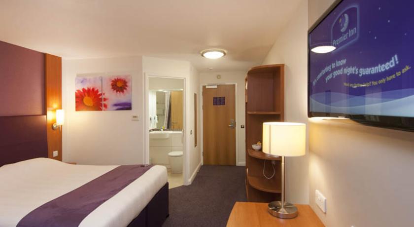 Premier Inn High Wycombe/Beaconsfield Exteriör bild