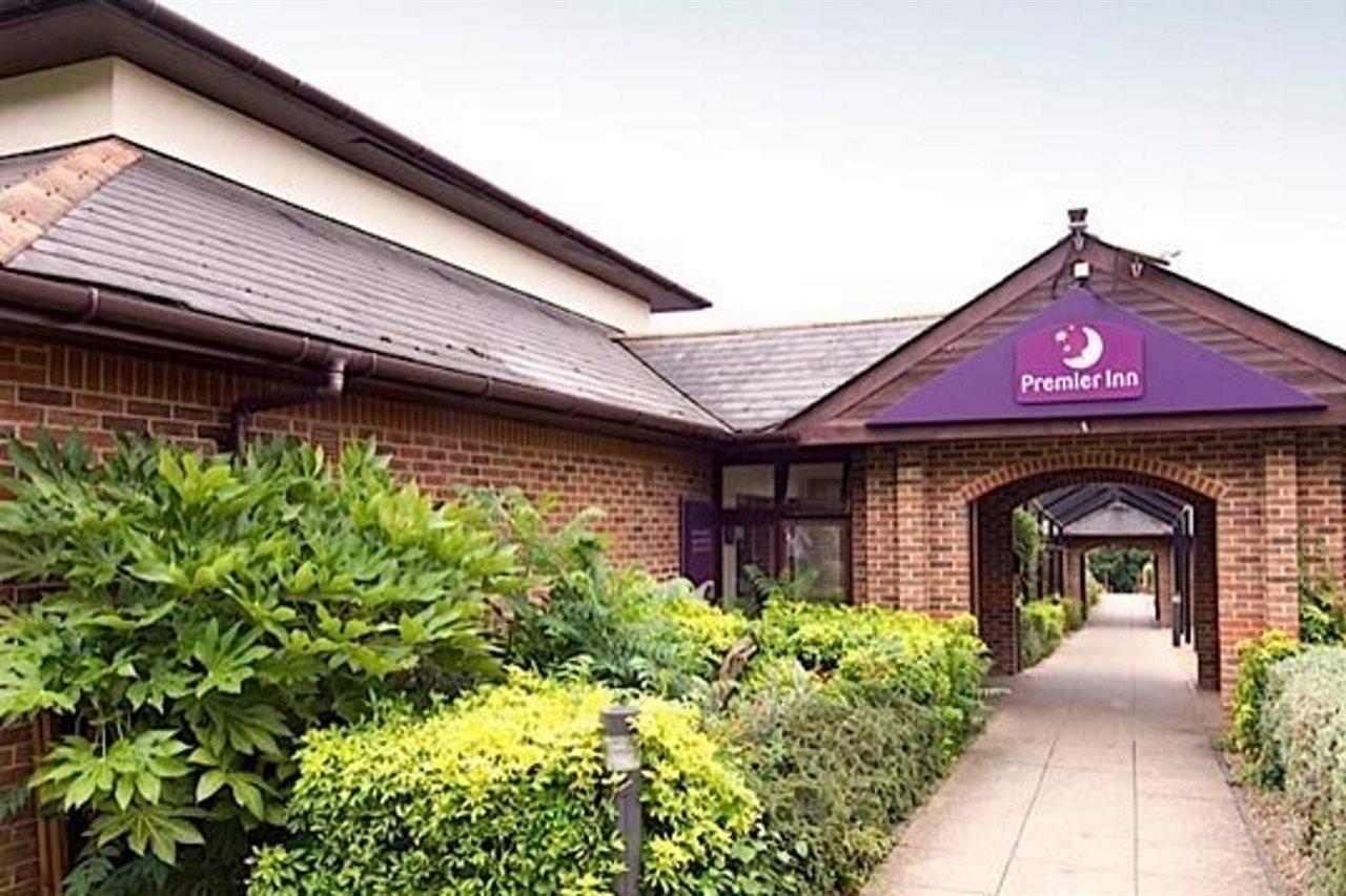 Premier Inn High Wycombe/Beaconsfield Exteriör bild
