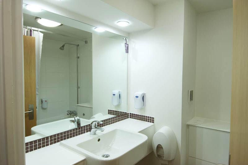 Premier Inn High Wycombe/Beaconsfield Exteriör bild