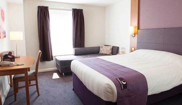 Premier Inn High Wycombe/Beaconsfield Exteriör bild